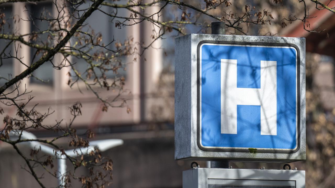 Reconnaissance des diplômes médicaux étrangers : les hôpitaux suisses demandent une accélération des procédures