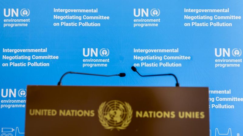 Négociations internationales sur la pollution plastique : l’UE appelle à un accord ambitieux malgré de fortes tensions