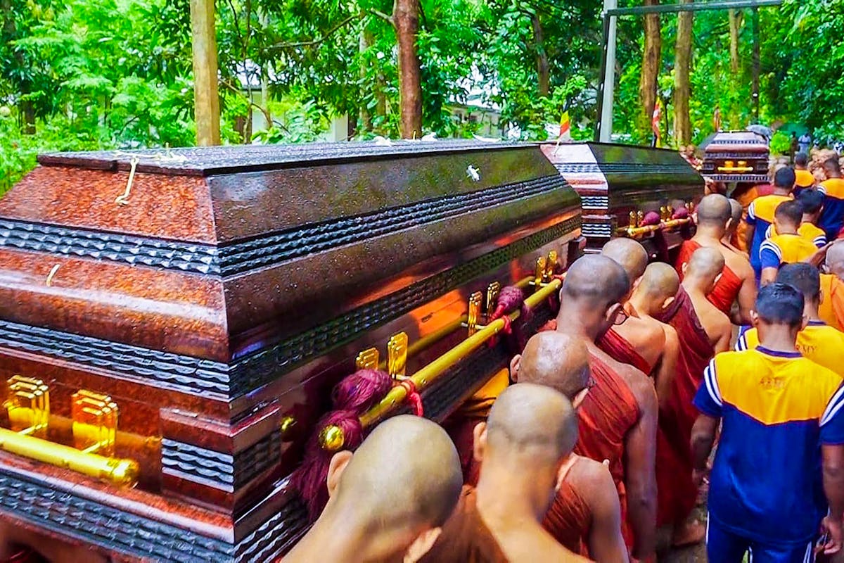 Huit morts dans la chute d’un téléphérique au Sri Lanka : obsèques de moines et bilan actualisé