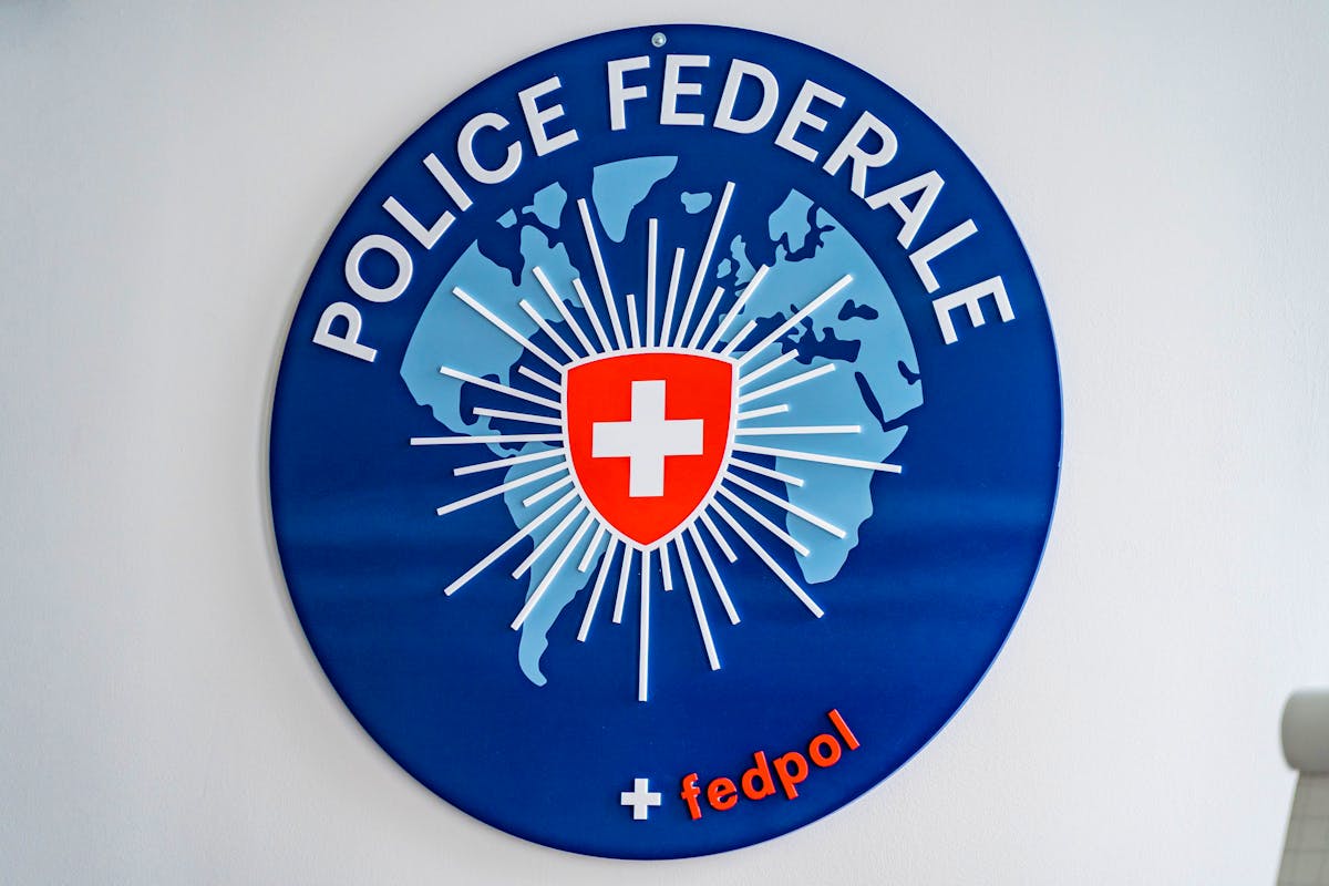 Fedpol en sous-effectifs: un audit fédéral met en lumière les limites et les risques pour la sécurité