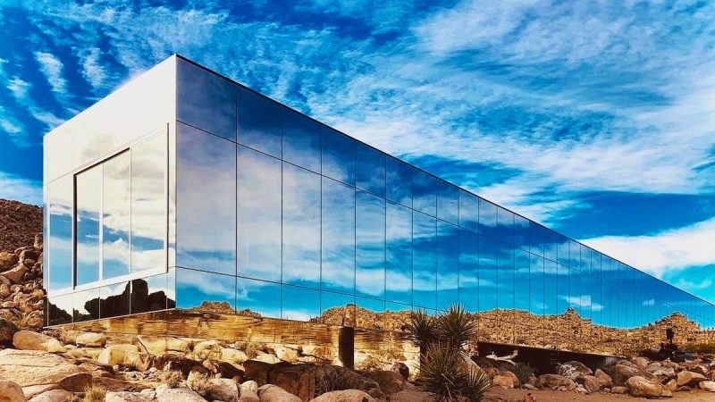 Double surtaxe après une prise de vue commerciale dans la maison invisible disponible sur Airbnb