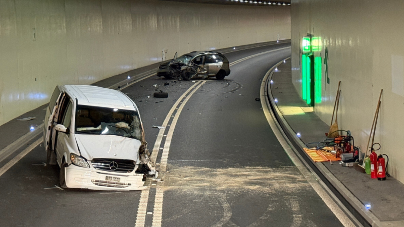 Accident dans le tunnel de Zollhaus à Sachseln : deux conducteurs blessés et tunnels fermés