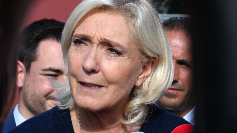Budget 2026 : Marine Le Pen critique un projet jugé « terriblement mauvais » et appelle à la dissolution de l’Assemblée