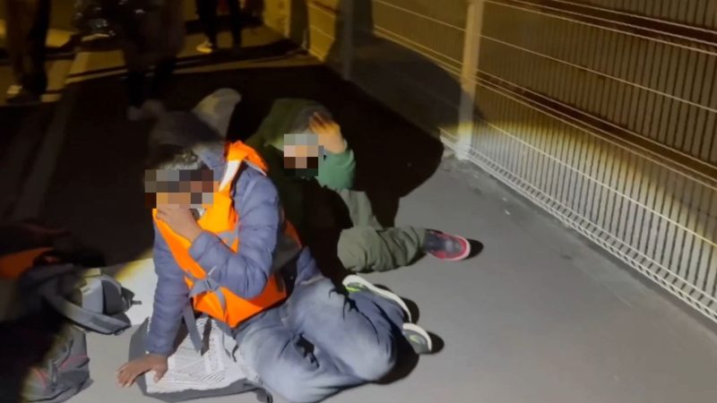 France : Enquête préliminaire pour violences aggravées visant des migrants, soupçons sur des militants d’extrême droite britanniques