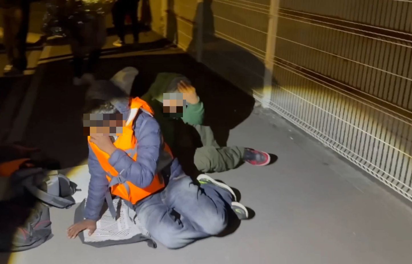 France : Enquête préliminaire pour violences aggravées visant des migrants, soupçons sur des militants d’extrême droite britanniques