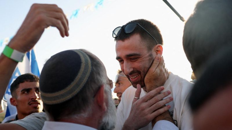 Vol au Louvre : plus de 150 prélèvements ADN et empreintes en cours, selon la procureure