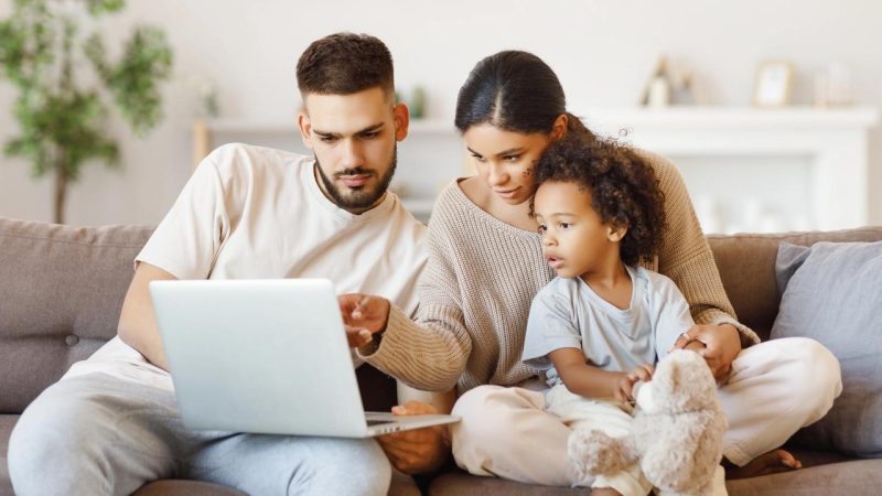 Prime maladie 2026 : des économies possibles pour les familles lorsque les enfants restent assurés dans une caisse distincte