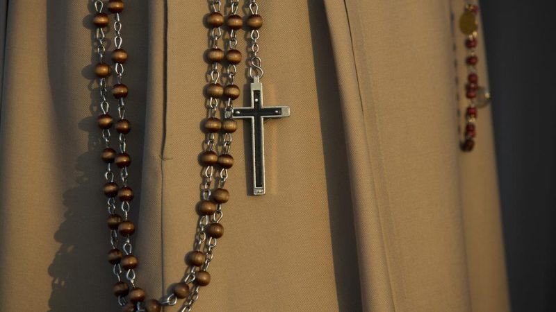 Genève : neutralité religieuse des élus — un texte qui relance le débat et l’examen fédéral