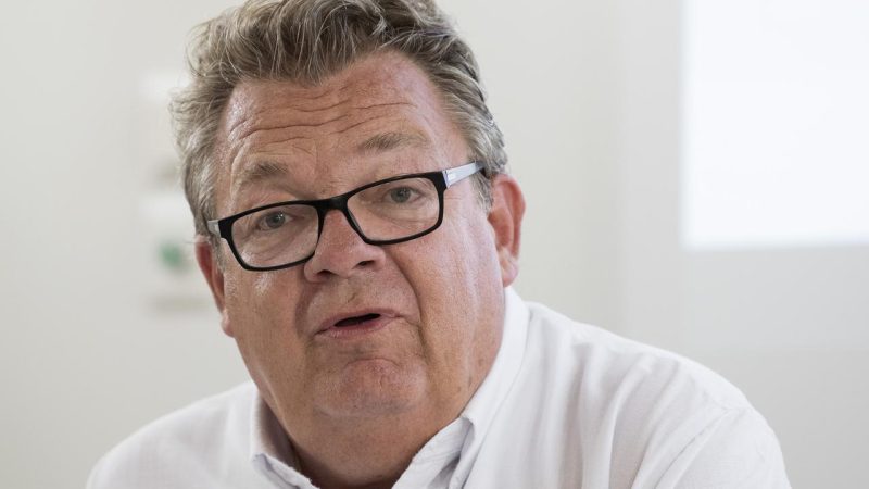 Sumo à Fukuoka : Motomura (16 ans, 68 kg) bat Amamidake (39 ans, 168 kg) malgré l’écart de poids